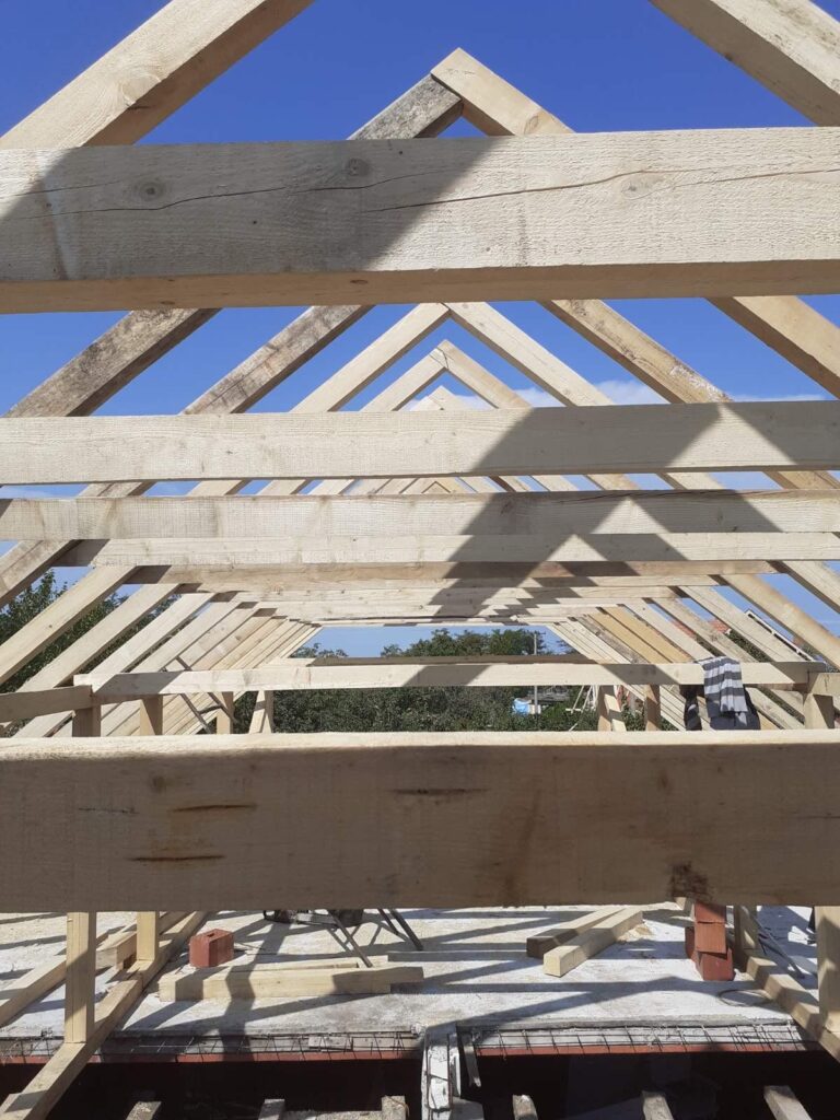 Travaux de couverture sur un bâtiment