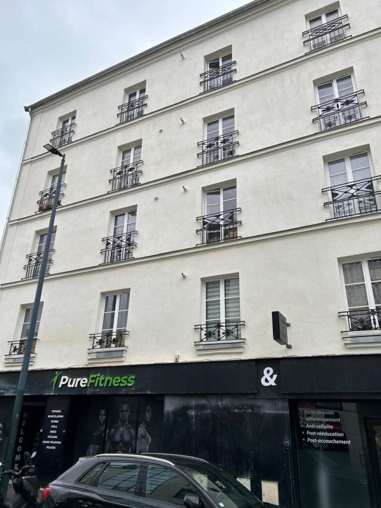 Travaux de façade sur un immeuble à Paris