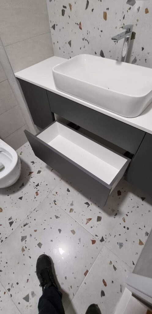 Meuble de salle de bain sur mesure avec rangements